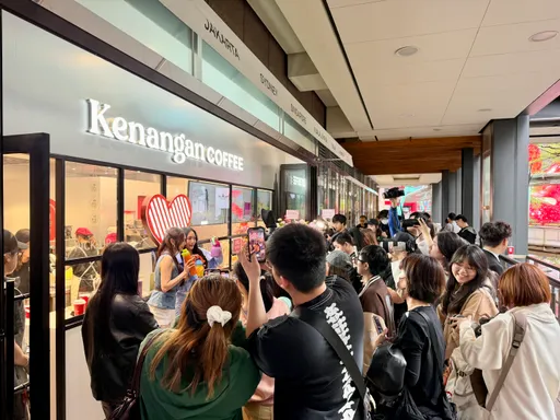 贏過星巴克！印尼「凱娜克咖啡」全台首店　狂賣10萬杯拿鐵開喝