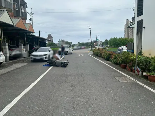 無號誌路口事故！宜蘭騎士攔腰遭撞飛　驚悚瞬間曝