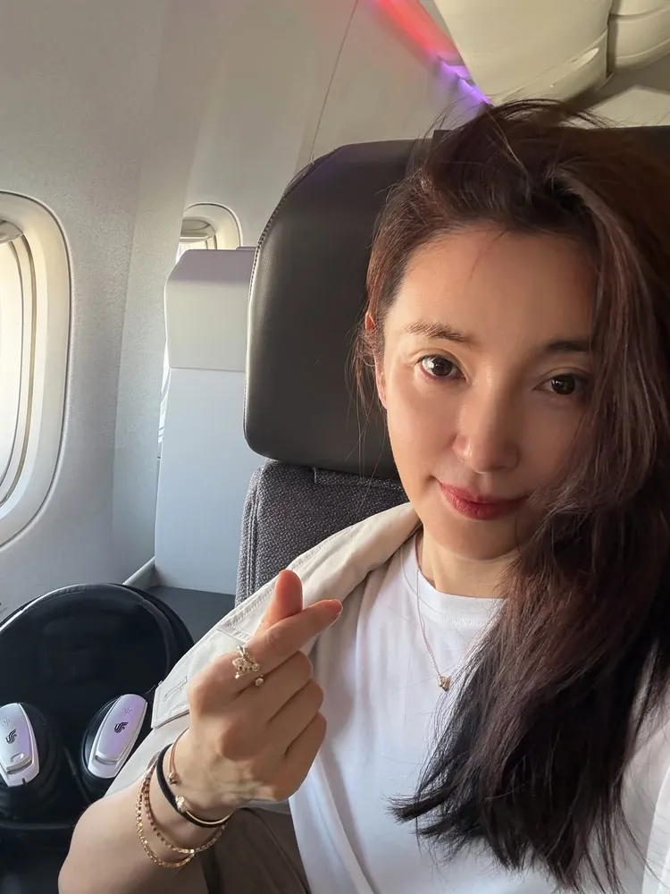 李冰冰飛往巴黎參加Chaumet活動。翻攝IG