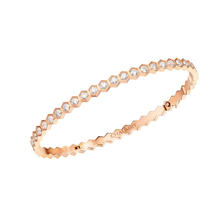 Chaumet Bee de Chaumet 18K玫瑰金手環，59萬1000元。品牌提供