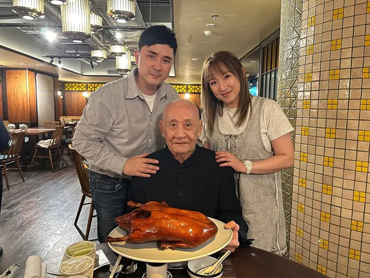 李泳豪（左）夫婦時常與爸爸李家鼎相聚。翻攝李泳豪IG