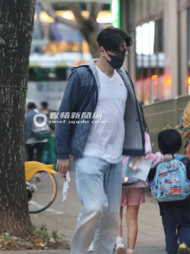 李聖傑在大樹藥局購買人工皮貼布與藥膏，共花費579元。特勤中心攝