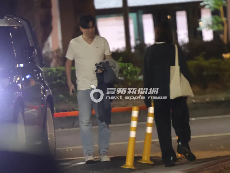 李聖傑將車停好後，與短髮凸肚女下車。特勤中心攝