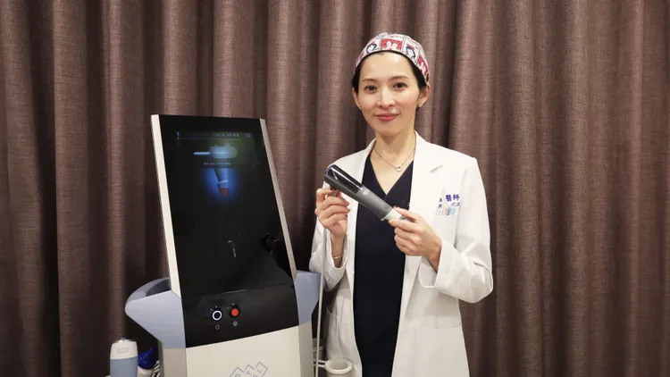 由佳思優醫美整形診所方穎涵院長所率領的專業女醫團隊，提供私密性評估與諮詢。圖片提供：佳思優醫美整形診所