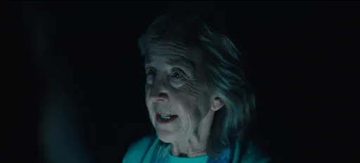 靈媒愛麗絲強勢回歸！《陰兒房：穿越陰深處》預告曝　惡靈全面入侵真實世界