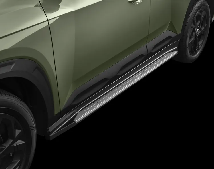 18吋消光黑鋁圈與鋁合金登車踏板，強化整體視覺辨識度。業者提供