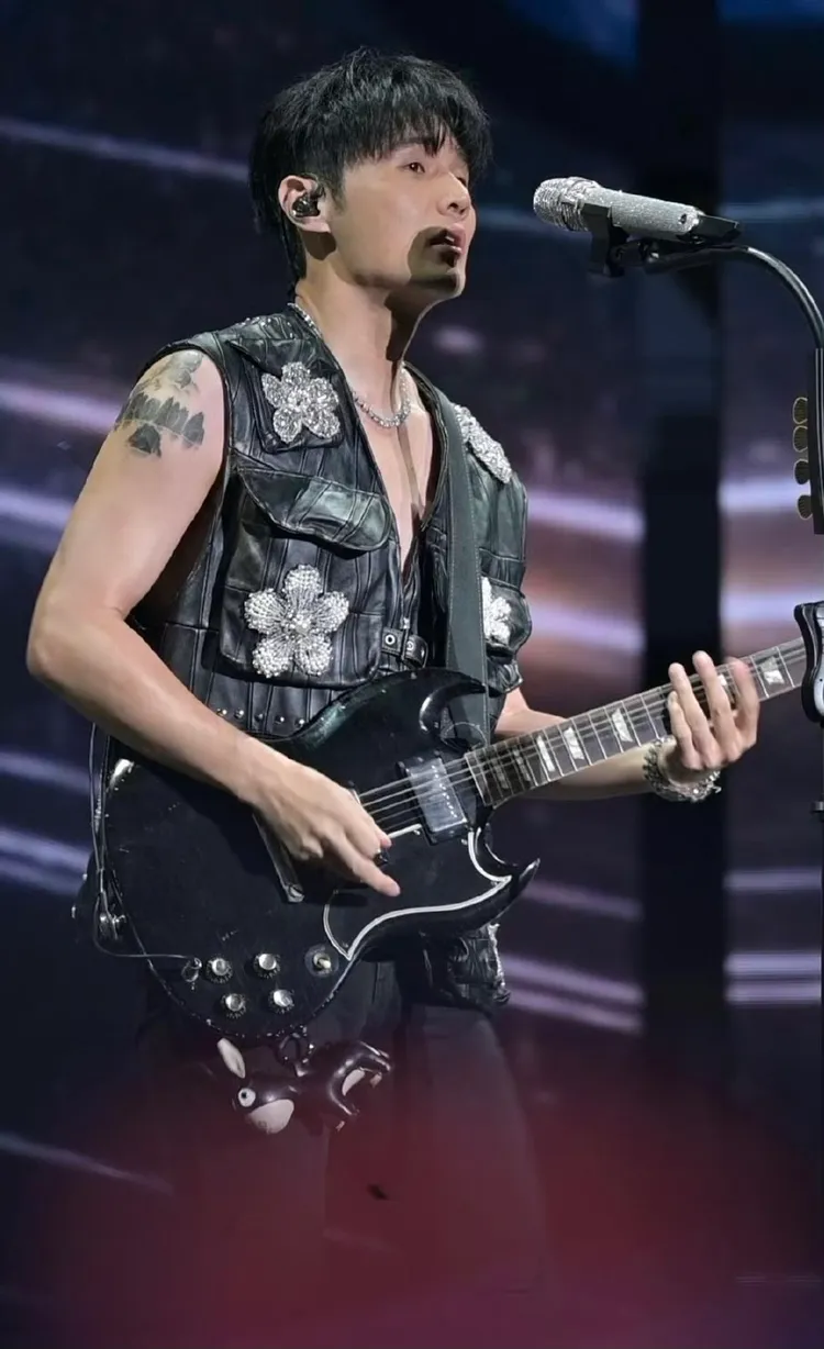 李榮浩打響維權第一槍，卻反陷抄襲指控。摘自微博