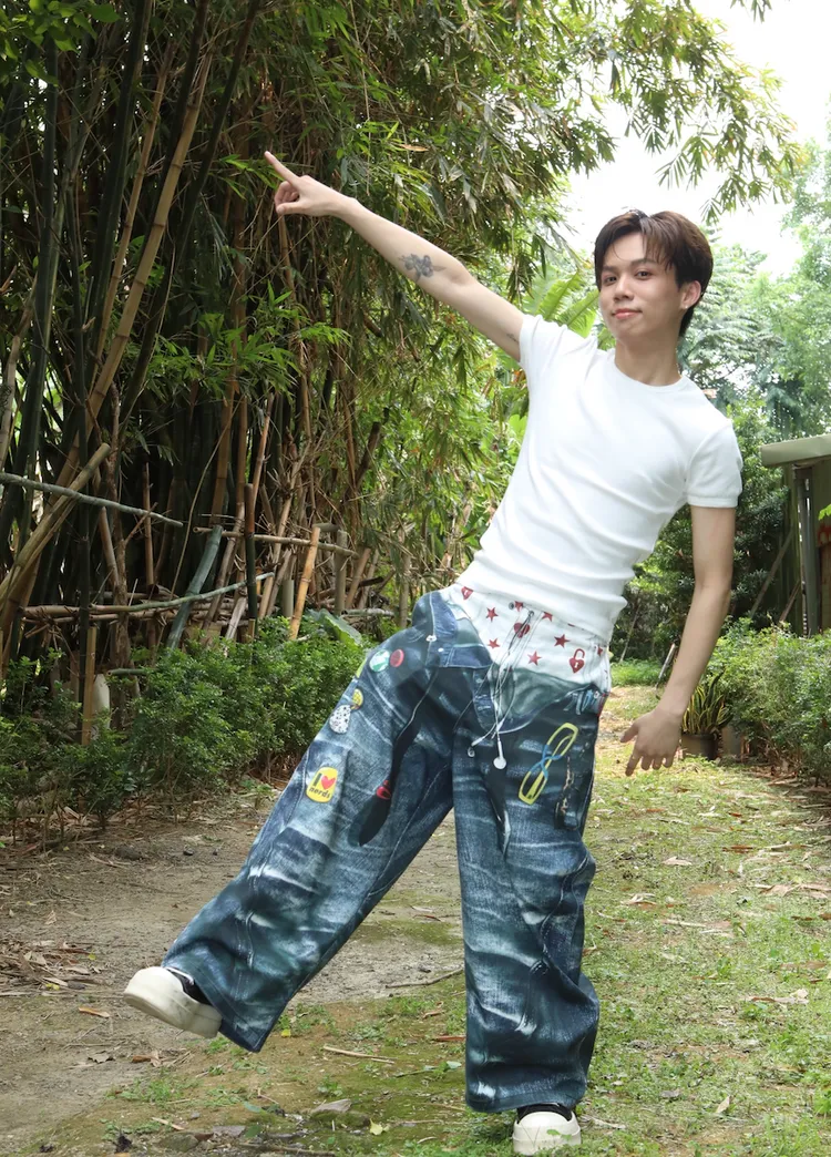 8lak張鈞深情將初戀女友的名字刺在手臂上。益極娛樂提供