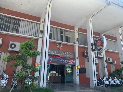 宜蘭駕訓班爆性騷！男教練遭控「熊抱握手」　18歲女嚇壞報警