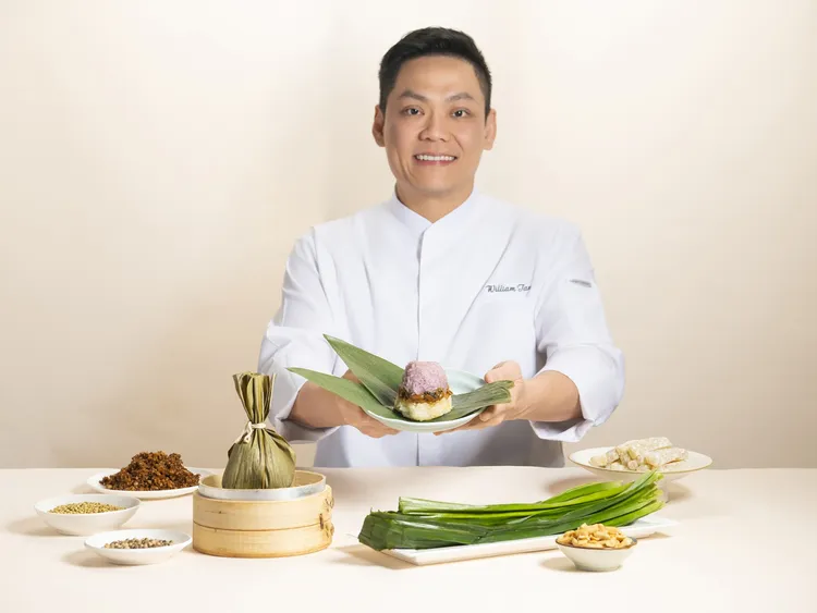 台北遠東香格里拉行政主廚陳勇偉將深藏於心底的兒時記憶優雅封存，透過親自調配的異國辛香與椰奶芬芳，讓這份「檳城道地南洋粽」轉化為他與饕客分享家鄉溫度的感性橋樑，每顆售價188元。台北遠東香格里拉提供