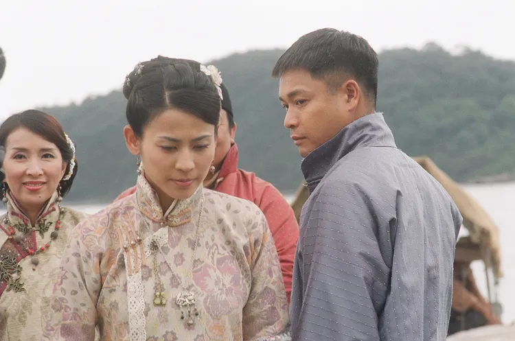 郭晉安（右）在劇中以百變演技奪下香港視帝寶座。年代提供