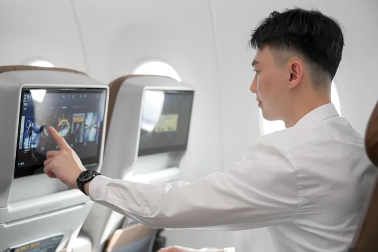 目前全機隊、全艙等皆配備個人娛樂系統。星宇航空提供