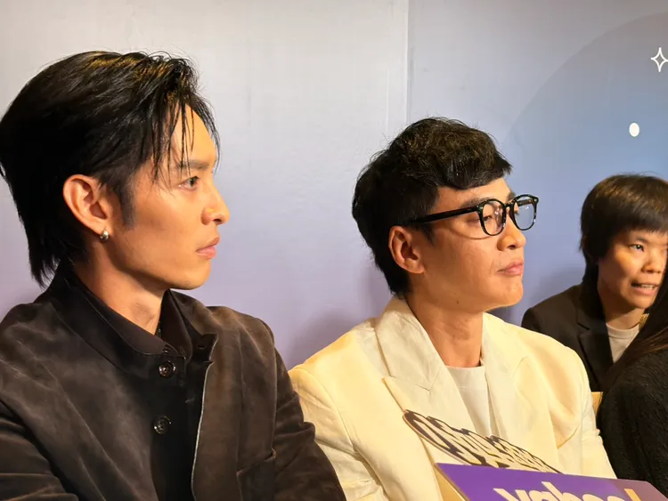 何潤東（右）拿自己的健身經驗督促曹佑寧。王思穎攝