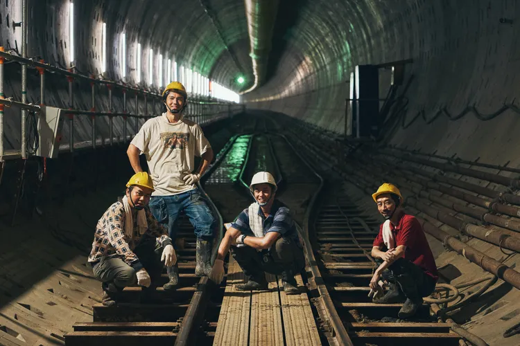 《都市開基祖》「工地F4」現場合唱太狂。Hami Video提供