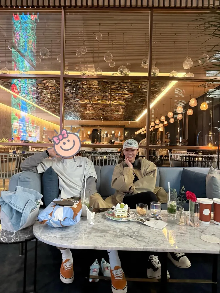 孫藝真（右）公開與玄彬的日常生活照，由兒子掌鏡。翻攝孫藝真IG