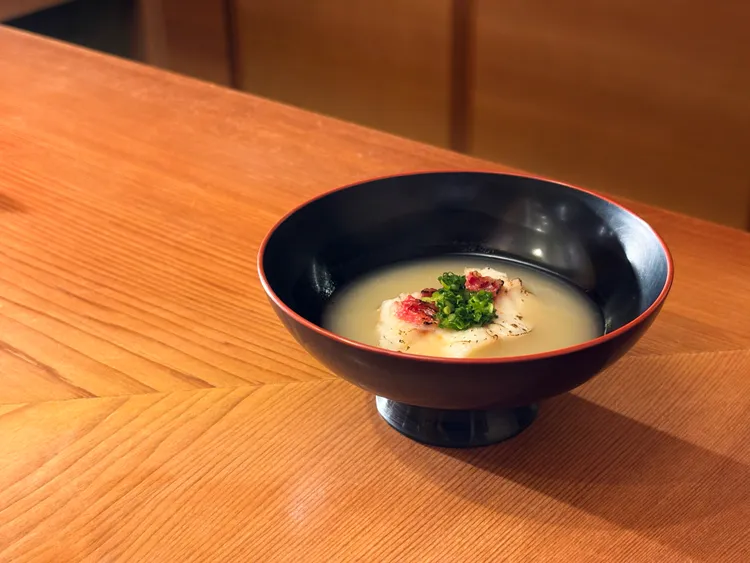 「初魚 鮨」以日本直送新鮮漁獲創作料理。豊漁餐飲集團提供