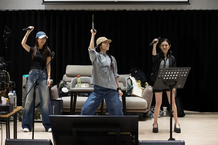 張清芳（右起）與Ella、林心如練團，氣氛融洽又歡樂。上引娛樂提供