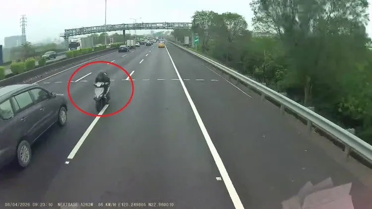 22歲的張姓男子琪上國道還逆向，不要命的行徑只為攔車打人。翻攝畫面