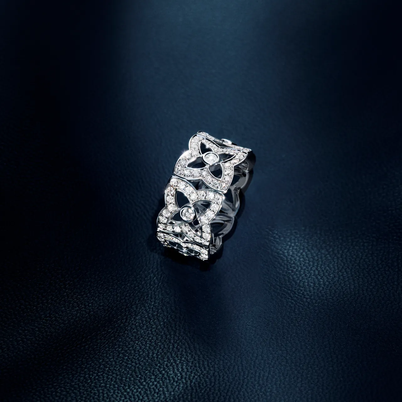 全新Lotus by DE BEERS白金鑽石戒指。品牌提供