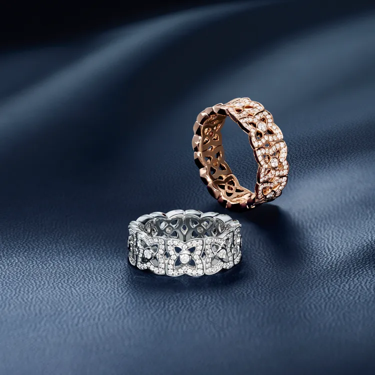 全新Lotus by DE BEERS白金及玫瑰金鑽石戒指。品牌提供