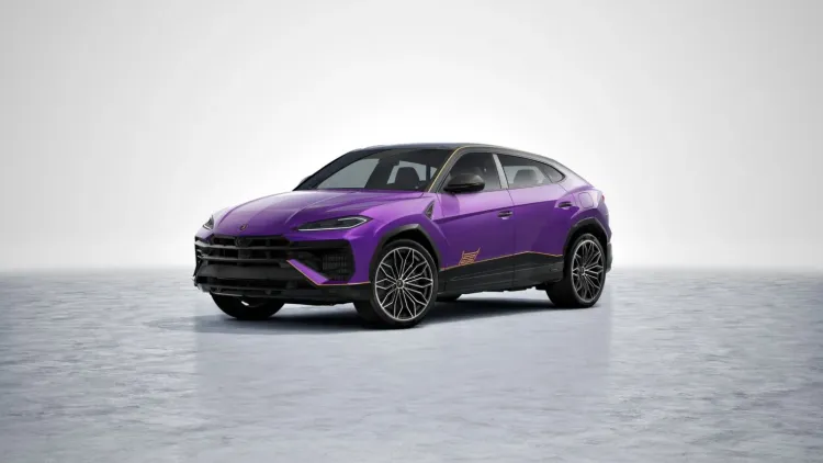 採用黑色車頂與雙色車身設計，Urus SE Tettonero Capsule展現更強烈的視覺對比與性能氣息。原廠照片
