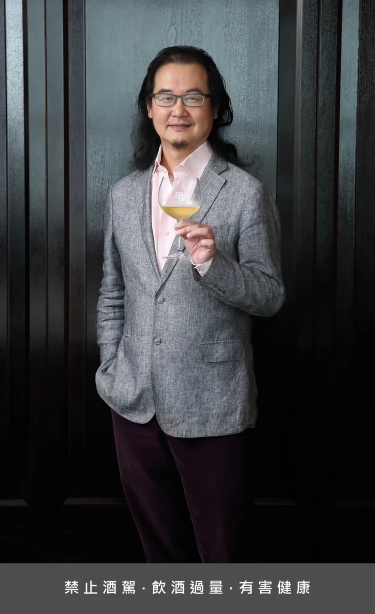 劉善農Sam Liu，自稱「葡萄酒管家」，人稱山姆大叔。 入行資歷22年，長期擔任餐飲通路餐酒搭配顧問，是國內倡導餐酒搭配之先驅。山姆大叔提供