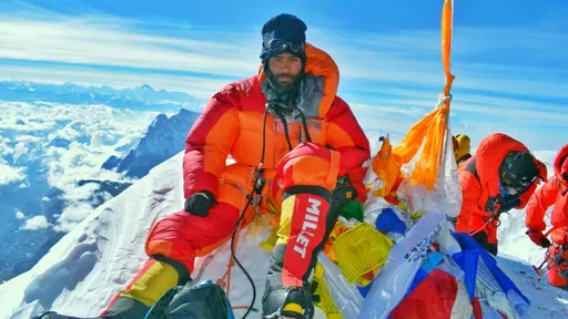 攀登聖母峰脫手套4分鐘調整相機　登山客從此失去一根手指