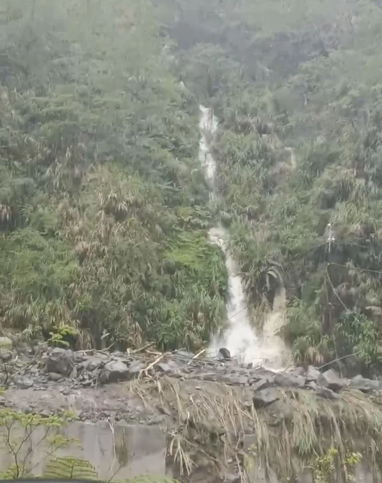 五峰鄉大隘村竹67線2K處。新竹縣府提供