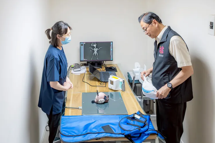 張善政視察野生動物救傷收容中心。桃園市府提供