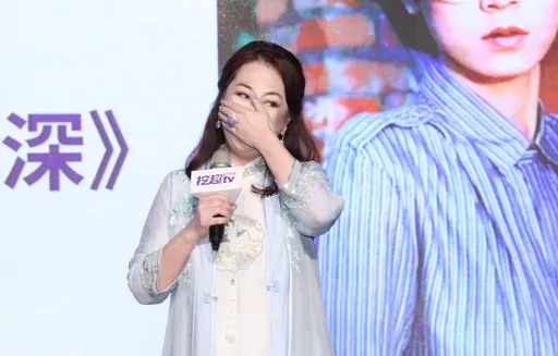 「傻女翠珊」激動落淚！昔失戀瓊瑤送暖　嘆人生如夢：不見得看得到了　