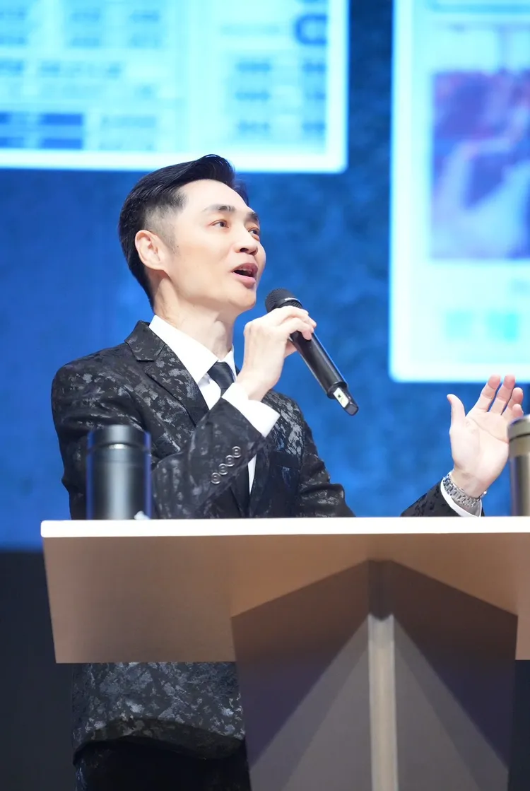 宋逸民牧師近期完成健康檢查，腸道沒有任何息肉，胃部狀況也相當良好。藝起發光教會提供