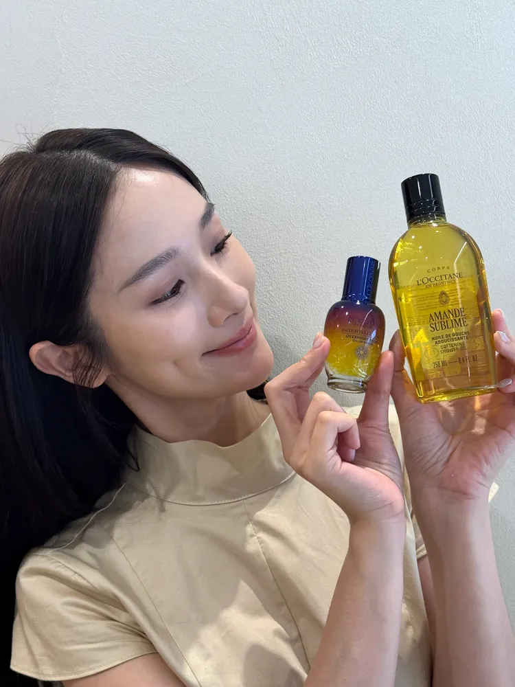 歐舒丹明星商品杏仁極緻柔膚沐浴油250ml／1180元、光萃肌活露50ml／3960元。張家玲攝