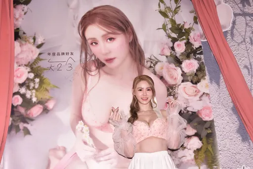 啦啦隊女神手滑誤發「深V性感私照」？　短今火速27字回應