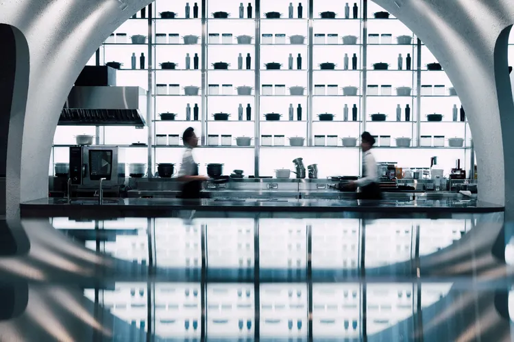 恆隆行秉持勇於嘗試的精神重塑品牌概念店 zonezone ，將原有的場域空間轉型為「生活品味玩家的聚所」。恆隆行提供