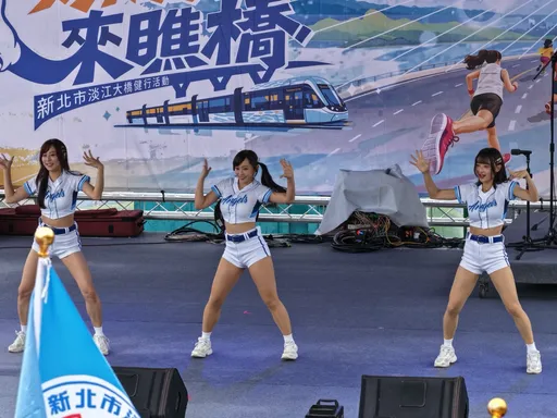 10萬人見證世紀地標　富邦丹丹、雅惟、卡洛琳都來了！淡江大橋健行創紀錄