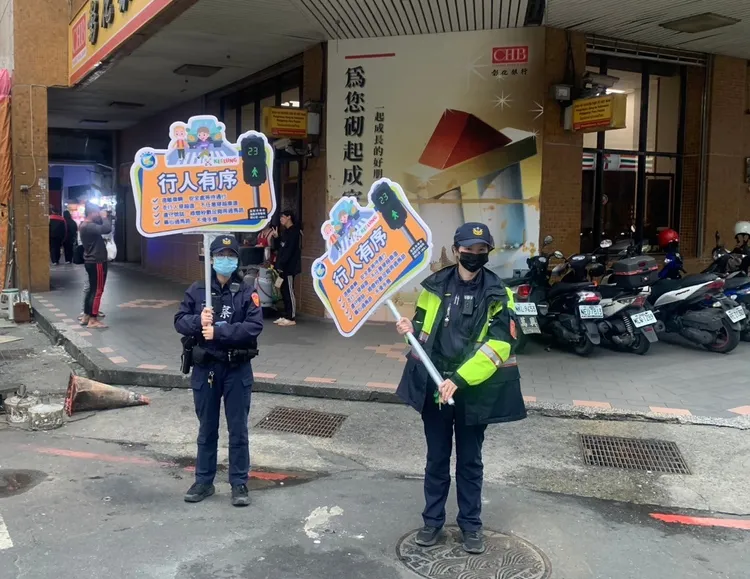 謝國樑市府推動「行人有序專案」，讓行人事故降幅達43.8%。翻攝照片