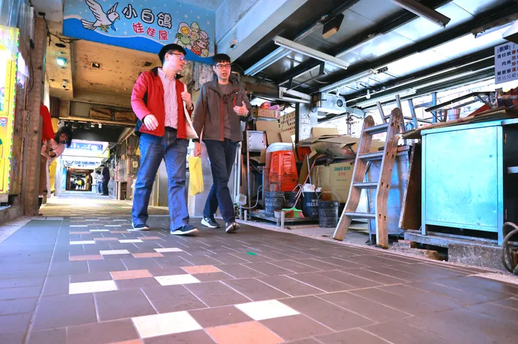 謝國樑上任後力推騎樓整平工程。翻攝照片