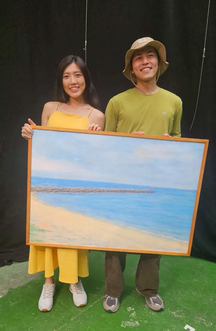 林希子與導演合照留念。iSHOW愛秀演藝提供