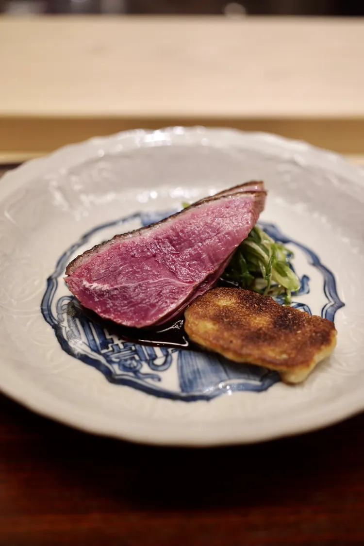 黑蒜炭燒冬鴨。業者提供