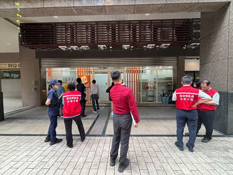 違規桌遊店鄰近台北大學還打出大學生四人同行計費打對折優費攬客，披著競技名號，其實就是真實對賭。翻攝畫面