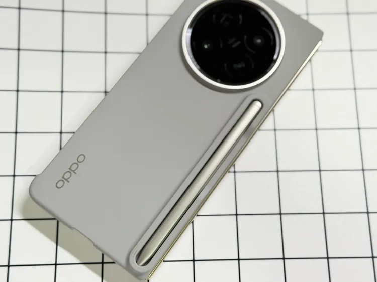 OPPO首次為摺疊機加入AI Pen功能，也讓摺疊機的多工應用變得更為便利。趙筱文攝