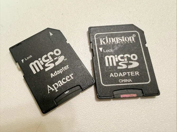 警方在蘇男住處搜出錄有私密影像的記憶卡，成為關鍵證據。示意圖
