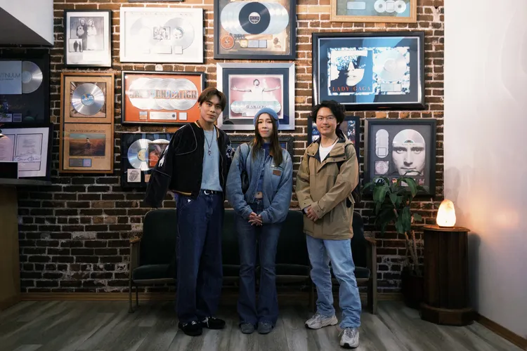 告五人朝聖洛杉磯知名錄音室Village Studios。相信音樂提供