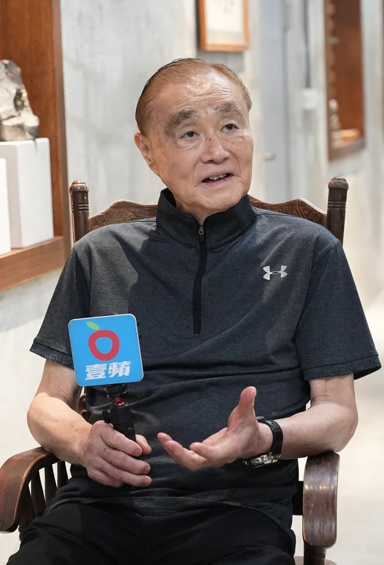 前國防部長馮世寬接受《壹蘋》訪問。彭欣偉攝影