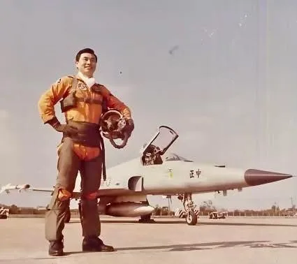 馮世寬年輕時飛過F-5E/F戰鬥機。馮世寬提供