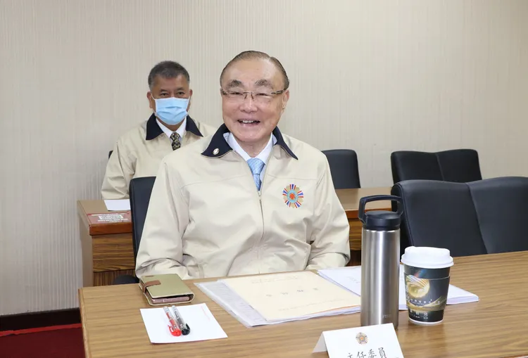 馮世寬擔任退輔會主委期間，到立法院備詢。資料照片