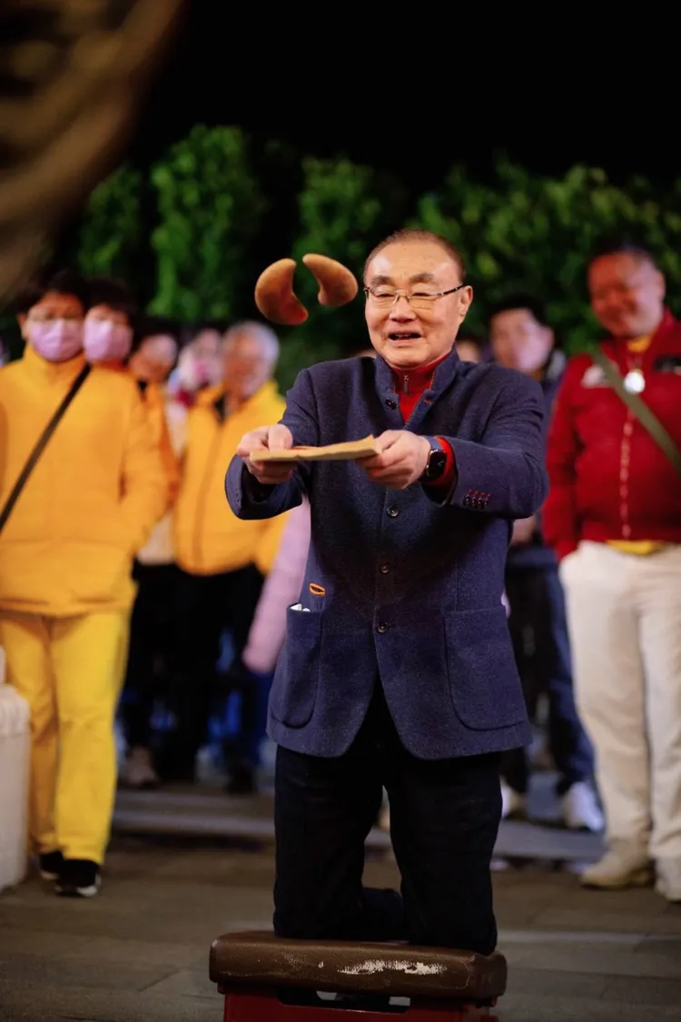 馮世寬到淡水行天武聖宮當志工。馮世寬提供