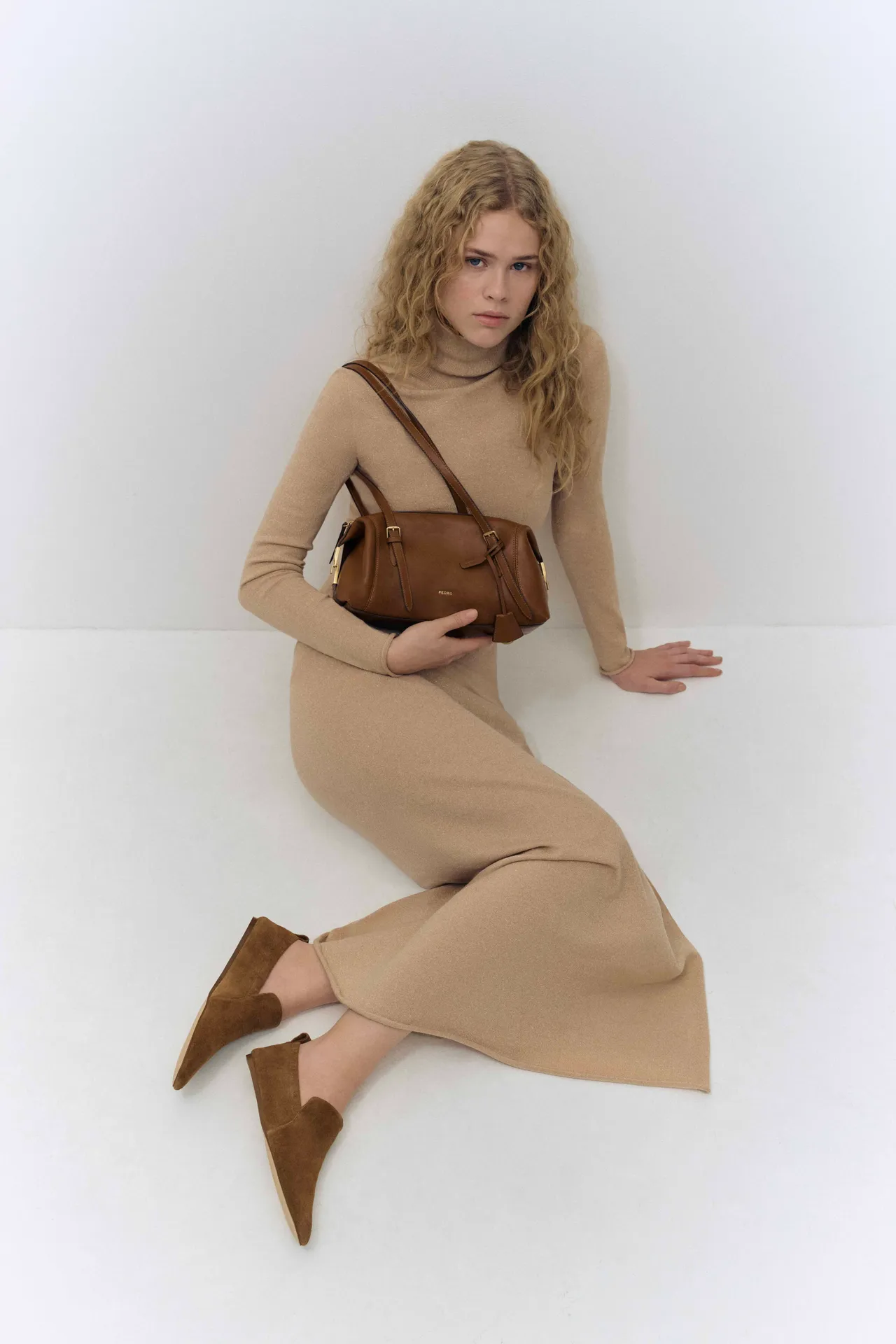 春季女士系列以柔和輪廓、大地色系凸顯溫柔。品牌提供