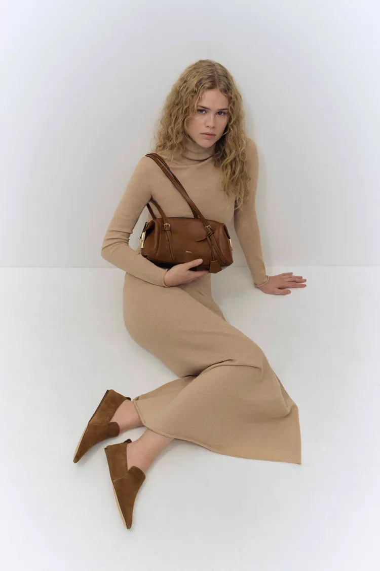 春季女士系列以柔和輪廓、大地色系凸顯溫柔。品牌提供