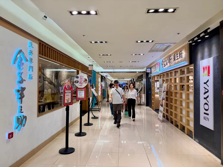 微風台北車站2樓目前進駐各國料理餐廳。莊偉祺攝